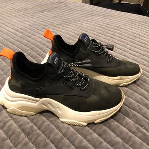 Steven Madden Camo Sneakers VGUC SZ 6.5